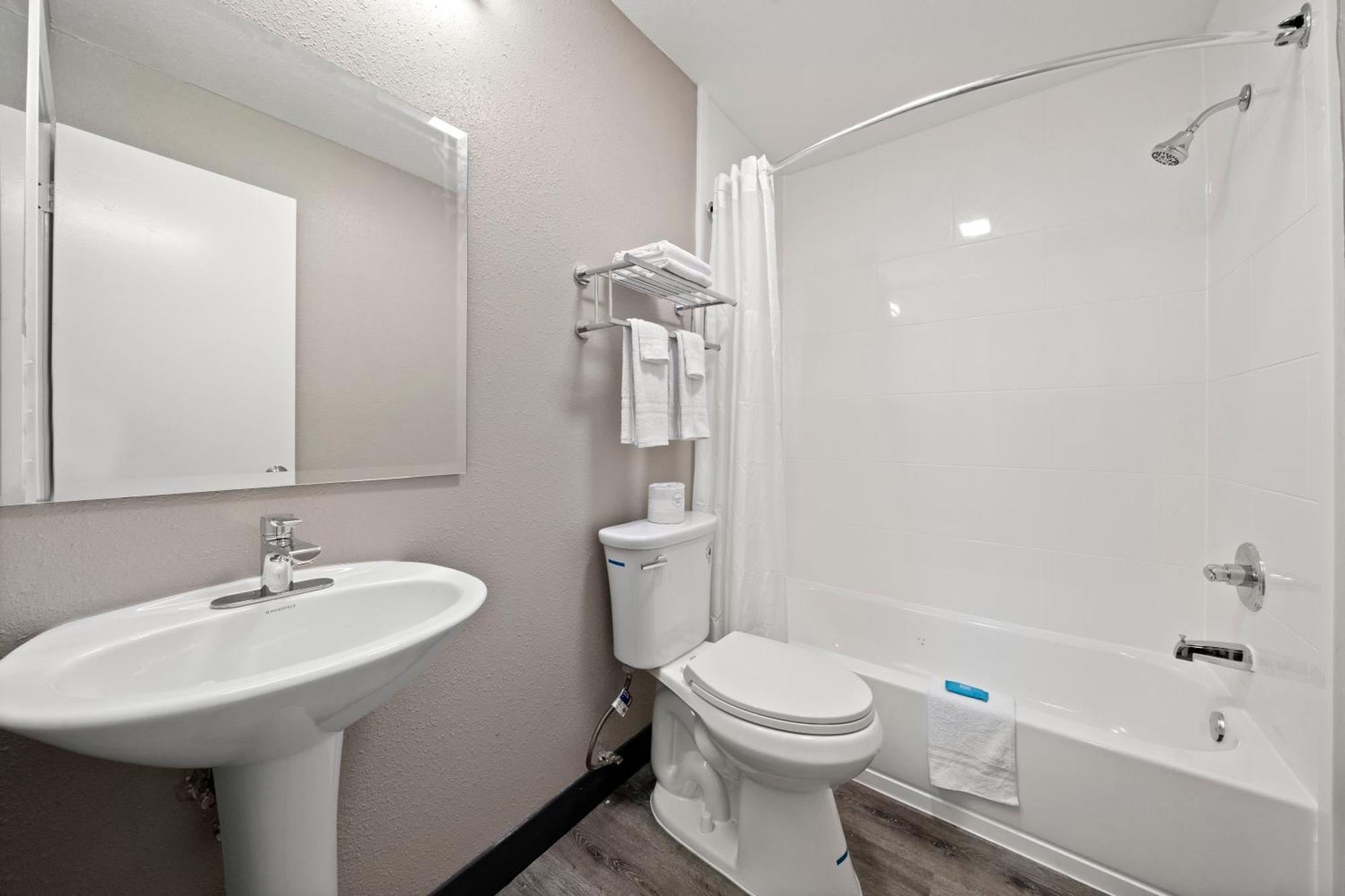 Efficiency Lodge Калъмбъс Екстериор снимка